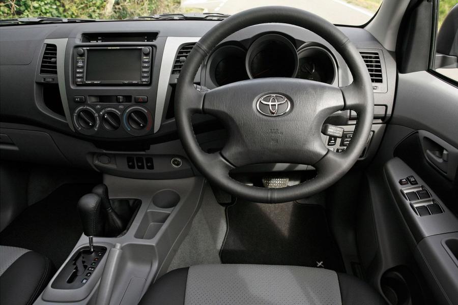  Toyota Hilux Invincible 200 2009 года  (фото 4 из 9)